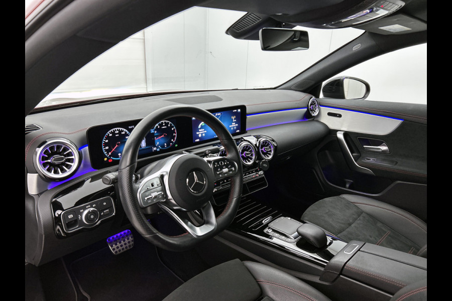 Mercedes-Benz CLA-Klasse Shooting Brake 200 AMG Line 5 spaaks lichtmetalen velgen | Navigatie | MBUX wide screen | Parking support met camera | speciale uitlaten achter Inclusief 24 maanden MB Certified garantie voor Europa.