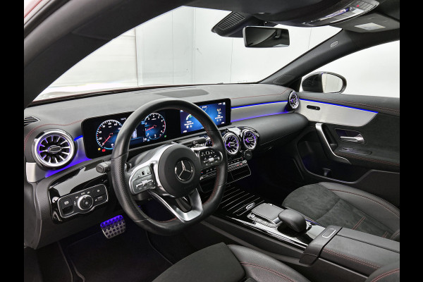 Mercedes-Benz CLA-Klasse Shooting Brake 200 AMG Line 5 spaaks lichtmetalen velgen | Navigatie | MBUX wide screen | Parking support met camera | speciale uitlaten achter Inclusief 24 maanden MB Certified garantie voor Europa.