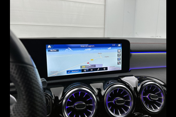 Mercedes-Benz CLA-Klasse Shooting Brake 200 AMG Line 5 spaaks lichtmetalen velgen | Navigatie | MBUX wide screen | Parking support met camera | speciale uitlaten achter Inclusief 24 maanden MB Certified garantie voor Europa.