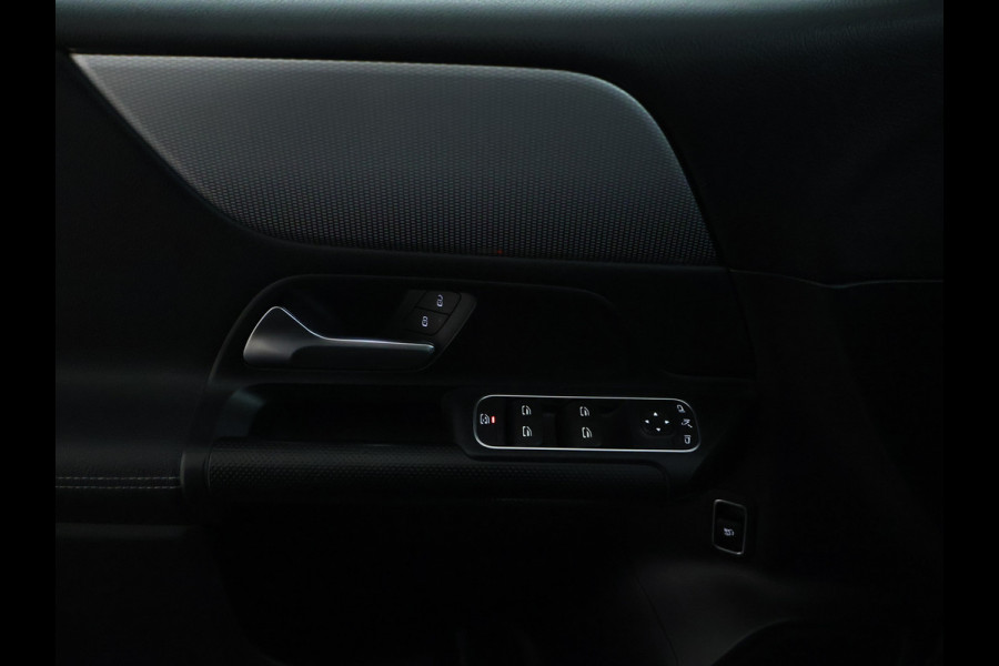 Mercedes-Benz B-Klasse 180 Advantage Achteruitrijcamera | Ledkoplampen | EASY PACK achterklep | Navigatiesysteem met harde schijf. Inclusief 24 maanden MB Certified garantie voor Europa.