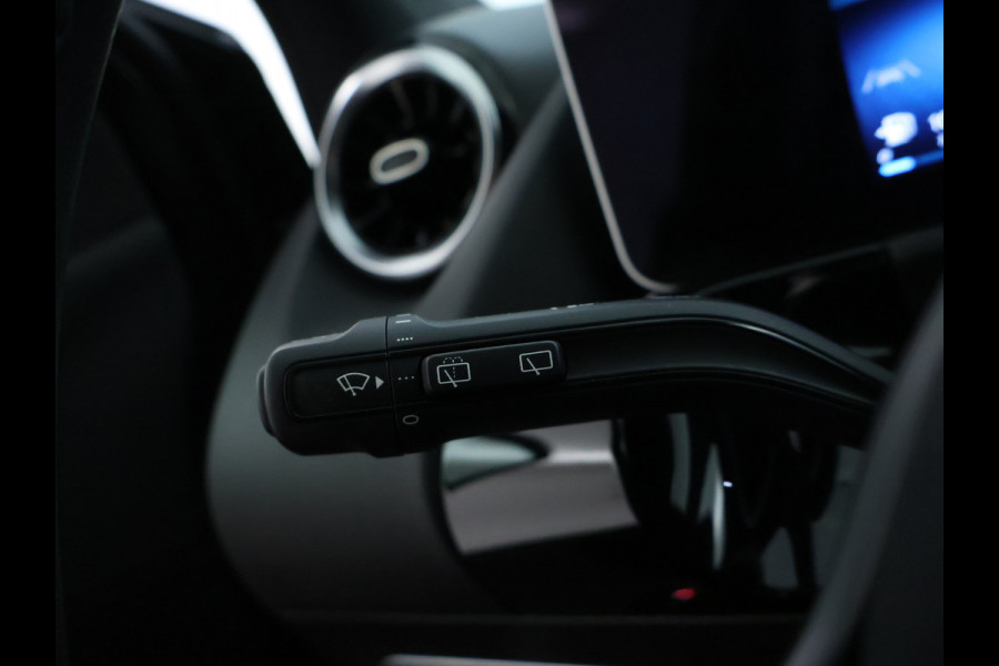 Mercedes-Benz B-Klasse 180 Advantage Achteruitrijcamera | Ledkoplampen | EASY PACK achterklep | Navigatiesysteem met harde schijf. Inclusief 24 maanden MB Certified garantie voor Europa.