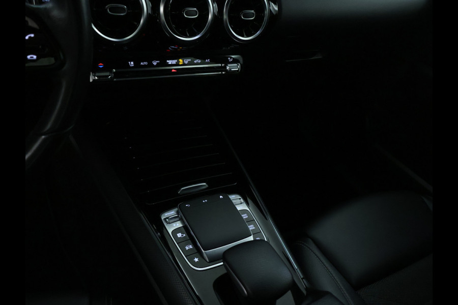 Mercedes-Benz B-Klasse 180 Advantage Achteruitrijcamera | Ledkoplampen | EASY PACK achterklep | Navigatiesysteem met harde schijf. Inclusief 24 maanden MB Certified garantie voor Europa.
