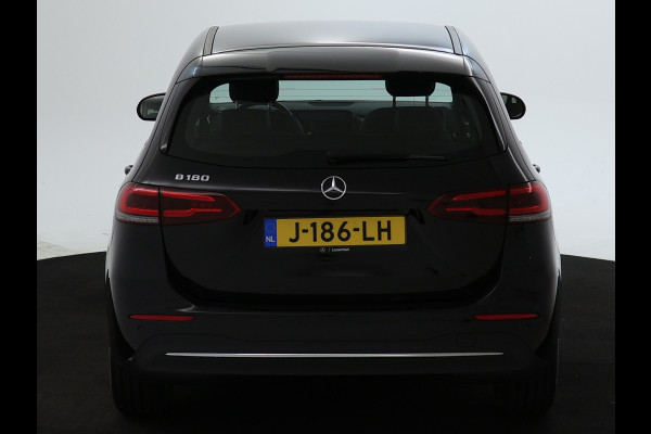 Mercedes-Benz B-Klasse 180 Advantage Achteruitrijcamera | Ledkoplampen | EASY PACK achterklep | Navigatiesysteem met harde schijf. Inclusief 24 maanden MB Certified garantie voor Europa.
