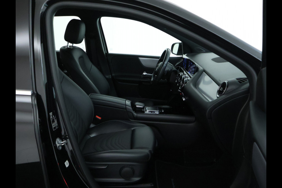 Mercedes-Benz B-Klasse 180 Advantage Achteruitrijcamera | Ledkoplampen | EASY PACK achterklep | Navigatiesysteem met harde schijf. Inclusief 24 maanden MB Certified garantie voor Europa.