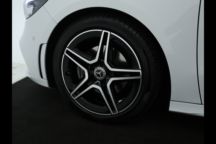 Mercedes-Benz B-Klasse 200 Business Solution AMG AMG Line | Night Pakket | Panorama Schuif-Kanteldak | Memory voorstoelen | Sfeerverlichting. Inclusief 24 maanden MB Certified garantie voor Europa.