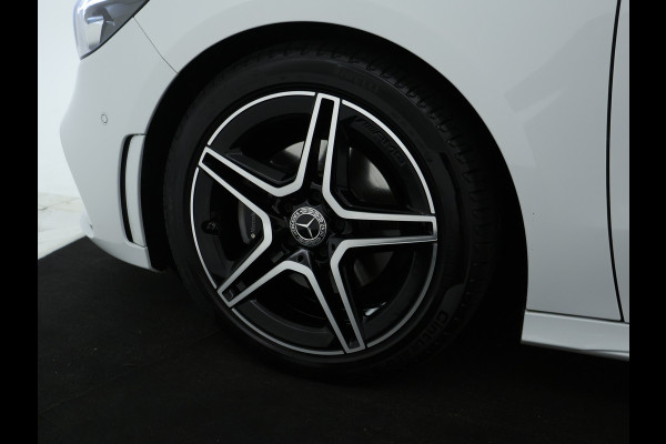 Mercedes-Benz B-Klasse 200 Business Solution AMG AMG Line | Night Pakket | Panorama Schuif-Kanteldak | Memory voorstoelen | Sfeerverlichting. Inclusief 24 maanden MB Certified garantie voor Europa.