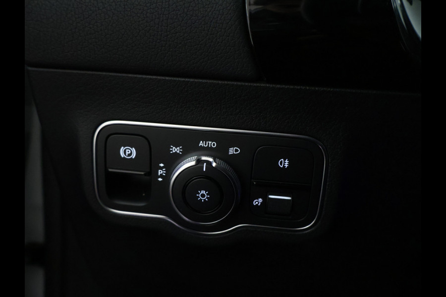 Mercedes-Benz B-Klasse 200 Business Solution AMG AMG Line | Night Pakket | Panorama Schuif-Kanteldak | Memory voorstoelen | Sfeerverlichting. Inclusief 24 maanden MB Certified garantie voor Europa.