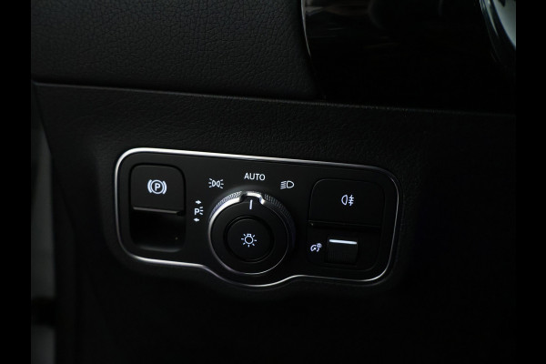 Mercedes-Benz B-Klasse 200 Business Solution AMG AMG Line | Night Pakket | Panorama Schuif-Kanteldak | Memory voorstoelen | Sfeerverlichting. Inclusief 24 maanden MB Certified garantie voor Europa.