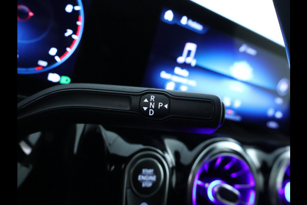 Mercedes-Benz B-Klasse 200 Business Solution AMG AMG Line | Night Pakket | Panorama Schuif-Kanteldak | Memory voorstoelen | Sfeerverlichting. Inclusief 24 maanden MB Certified garantie voor Europa.