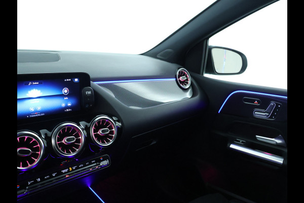 Mercedes-Benz B-Klasse 200 Business Solution AMG AMG Line | Night Pakket | Panorama Schuif-Kanteldak | Memory voorstoelen | Sfeerverlichting. Inclusief 24 maanden MB Certified garantie voor Europa.
