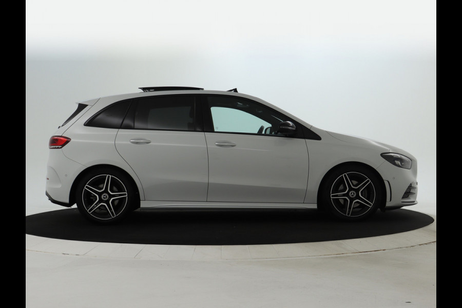 Mercedes-Benz B-Klasse 200 Business Solution AMG AMG Line | Night Pakket | Panorama Schuif-Kanteldak | Memory voorstoelen | Sfeerverlichting. Inclusief 24 maanden MB Certified garantie voor Europa.