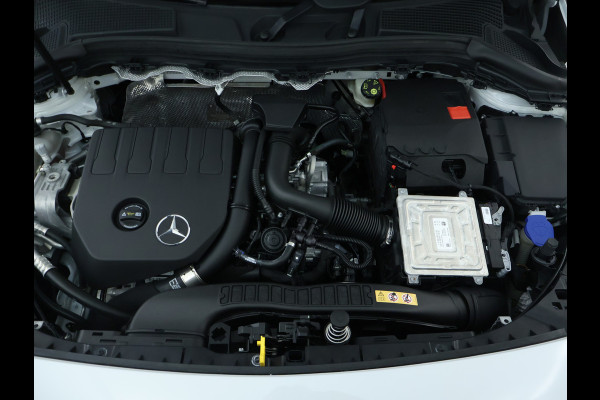 Mercedes-Benz B-Klasse 200 Business Solution AMG AMG Line | Night Pakket | Panorama Schuif-Kanteldak | Memory voorstoelen | Sfeerverlichting. Inclusief 24 maanden MB Certified garantie voor Europa.