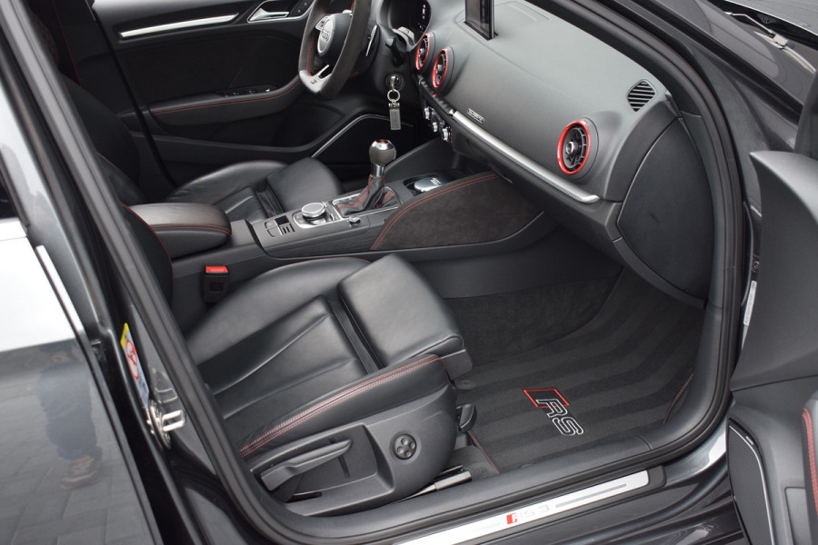 Audi RS3 Limousine 2.5 TFSI 400pk Quattro Pano | Magnetic ride | B&O