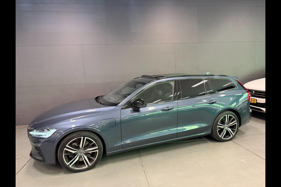 Volvo V60 2.0 T8 Twin Engine AWD R-Design PANO/DAB/H-KARDON/M-STOELEN/LEDER///