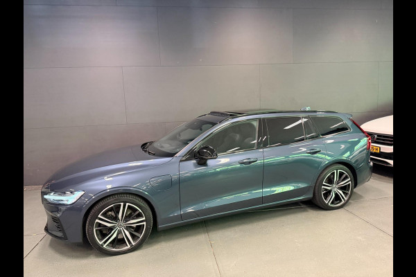 Volvo V60 2.0 T8 Twin Engine AWD R-Design PANO/DAB/H-KARDON/M-STOELEN/LEDER///