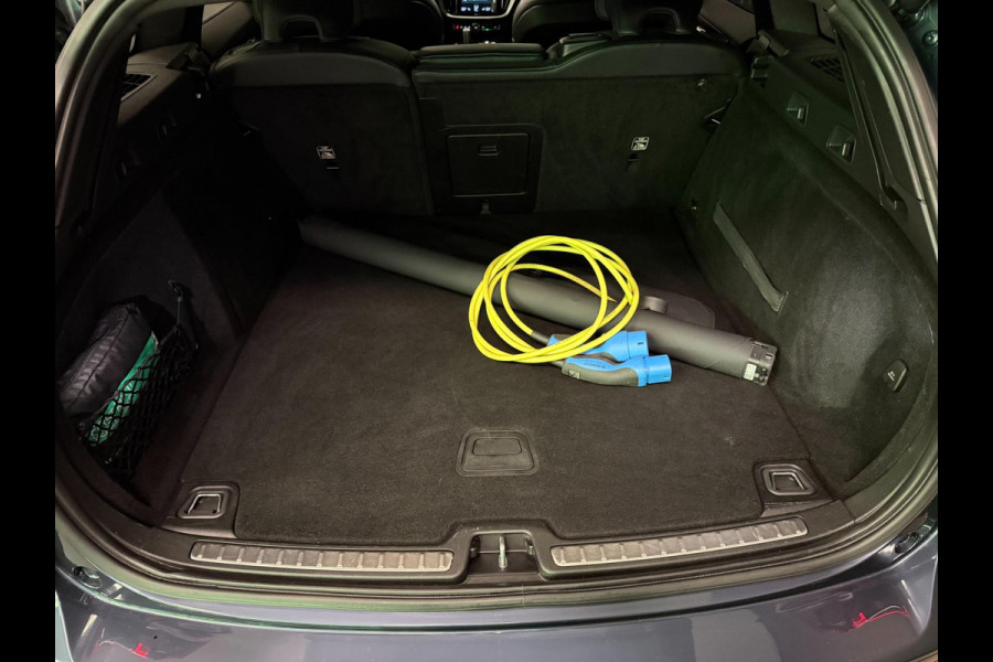 Volvo V60 2.0 T8 Twin Engine AWD R-Design PANO/DAB/H-KARDON/M-STOELEN/LEDER///