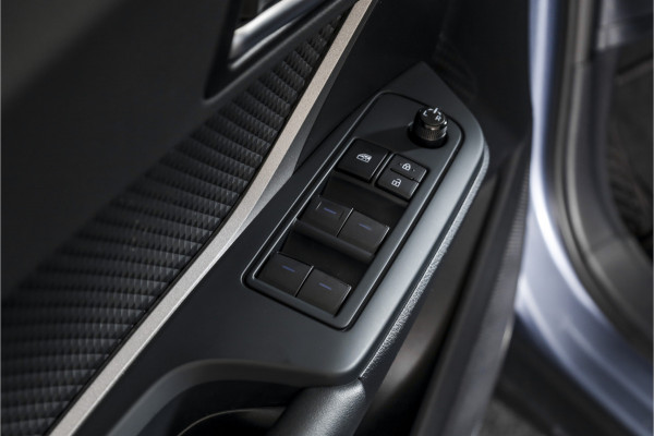 Toyota C-HR 1.8 Hybrid Active - Automaat | Adapt. Cruise | Camera | App. Connect | ECC | DAB | LM 17" | Trekhaak |
