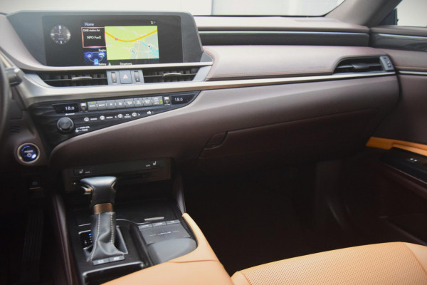 Lexus ES 300h Business Line