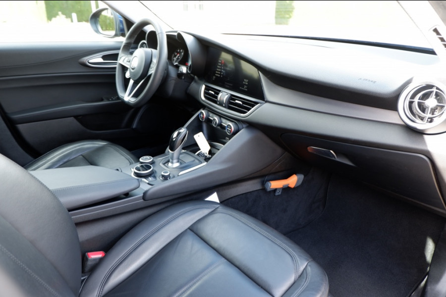 Alfa Romeo Giulia 2.0T Super / INCL. 12 mnd BOVAG / 200PK/ Leder