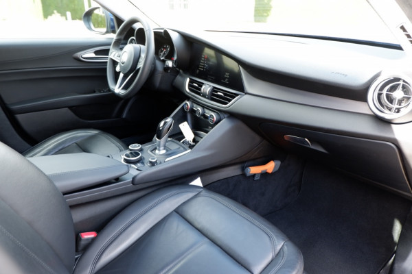 Alfa Romeo Giulia 2.0T Super / INCL. 12 mnd BOVAG / 200PK/ Leder