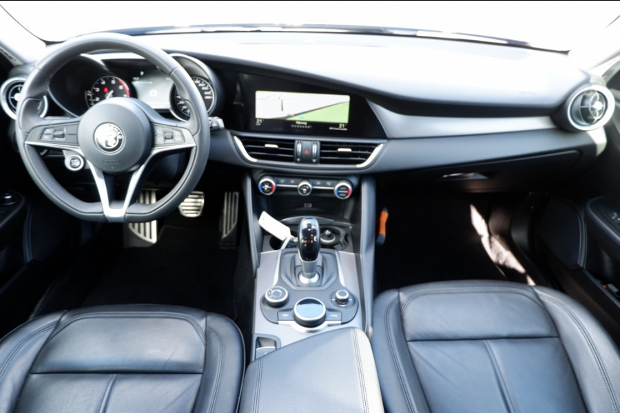 Alfa Romeo Giulia 2.0T Super / INCL. 12 mnd BOVAG / 200PK/ Leder