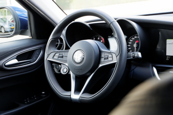 Alfa Romeo Giulia 2.0T Super / INCL. 12 mnd BOVAG / 200PK/ Leder