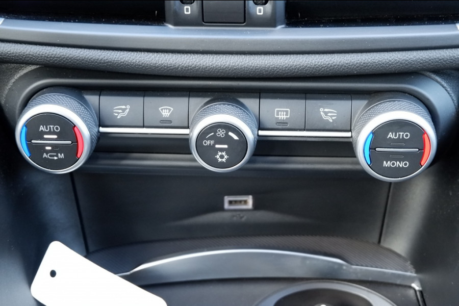 Alfa Romeo Giulia 2.0T Super / INCL. 12 mnd BOVAG / 200PK/ Leder