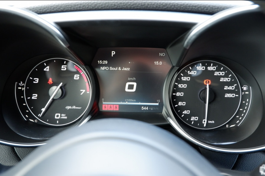 Alfa Romeo Giulia 2.0T Super / INCL. 12 mnd BOVAG / 200PK/ Leder