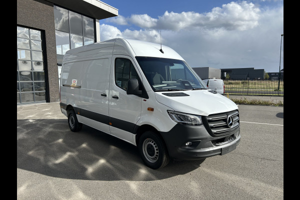 Mercedes-Benz Sprinter 317 CDI L2 H2 PRO Facelift / LED / MBUX / Navigatie / Camera / Parkeersensoren / Cruise control / Airco / 270 Graden achterdeure