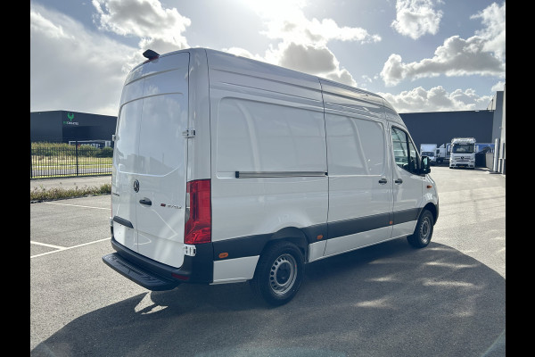 Mercedes-Benz Sprinter 317 CDI L2 H2 PRO Facelift / LED / MBUX / Navigatie / Camera / Parkeersensoren / Cruise control / Airco / 270 Graden achterdeure