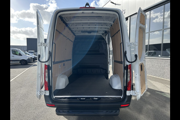Mercedes-Benz Sprinter 317 CDI L2 H2 PRO Facelift / LED / MBUX / Navigatie / Camera / Parkeersensoren / Cruise control / Airco / 270 Graden achterdeure