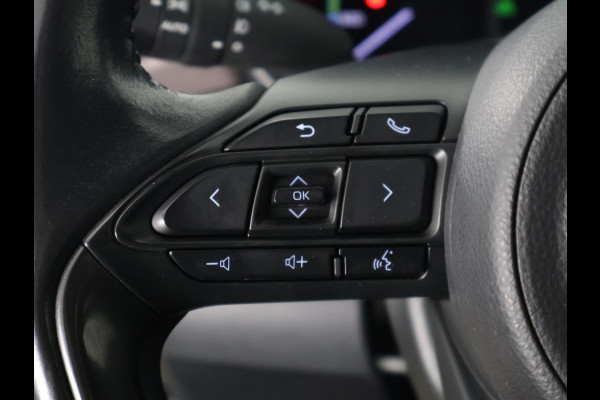 Toyota Yaris Cross 1.5 HYBRIDE EXECUTIVE BI-TONE GARANTIE TOT 9-2032 .Dodehoek detectie . JBL Audio . Stoel verwarming .