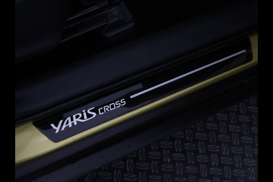 Toyota Yaris Cross 1.5 HYBRIDE EXECUTIVE BI-TONE GARANTIE TOT 9-2032 .Dodehoek detectie . JBL Audio . Stoel verwarming .