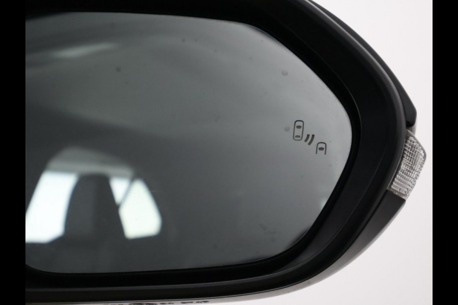 Toyota Yaris Cross 1.5 HYBRIDE EXECUTIVE BI-TONE GARANTIE TOT 9-2032 .Dodehoek detectie . JBL Audio . Stoel verwarming .