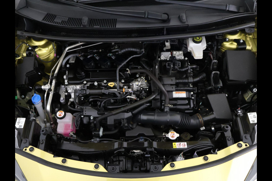 Toyota Yaris Cross 1.5 HYBRIDE EXECUTIVE BI-TONE GARANTIE TOT 9-2032 .Dodehoek detectie . JBL Audio . Stoel verwarming .