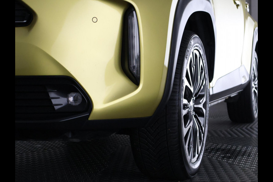 Toyota Yaris Cross 1.5 HYBRIDE EXECUTIVE BI-TONE GARANTIE TOT 9-2032 .Dodehoek detectie . JBL Audio . Stoel verwarming .