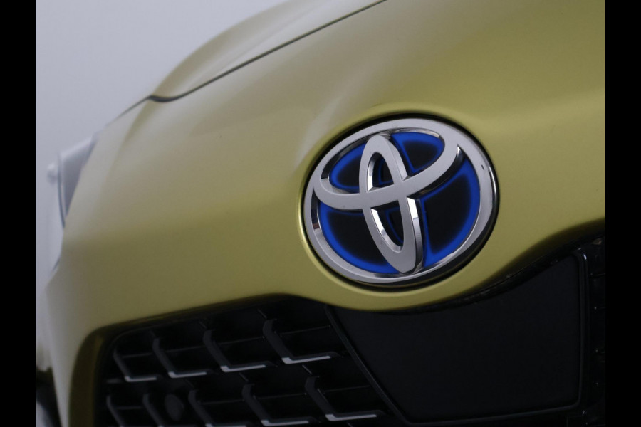 Toyota Yaris Cross 1.5 HYBRIDE EXECUTIVE BI-TONE GARANTIE TOT 9-2032 .Dodehoek detectie . JBL Audio . Stoel verwarming .