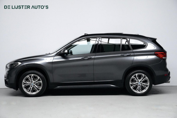 BMW X1 sDrive18i Sport Line Facelift Automaat 140 PK | Pano-dak | CarPlay | Acc | Camera | Trekhaak | HUD | Sfeer | Led | Pdc |