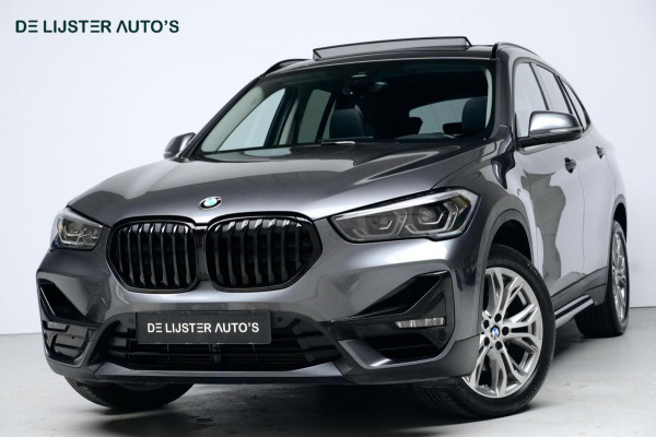 BMW X1 sDrive18i Sport Line Facelift Automaat 140 PK | Pano-dak | CarPlay | Acc | Camera | Trekhaak | HUD | Sfeer | Led | Pdc |