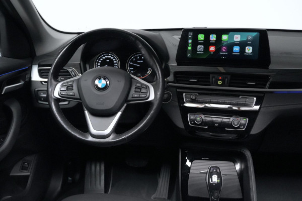 BMW X1 sDrive18i Sport Line Facelift Automaat 140 PK | Pano-dak | CarPlay | Acc | Camera | Trekhaak | HUD | Sfeer | Led | Pdc |