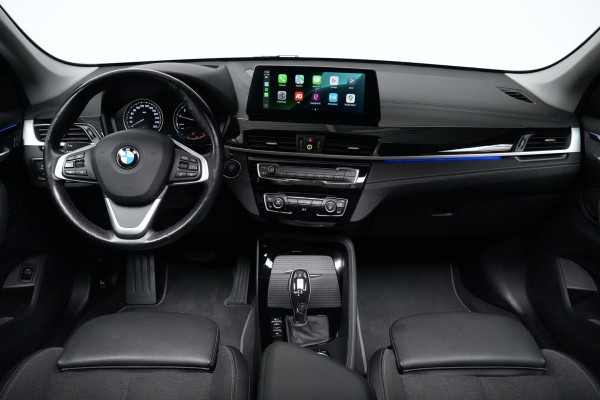 BMW X1 sDrive18i Sport Line Facelift Automaat 140 PK | Pano-dak | CarPlay | Acc | Camera | Trekhaak | HUD | Sfeer | Led | Pdc |