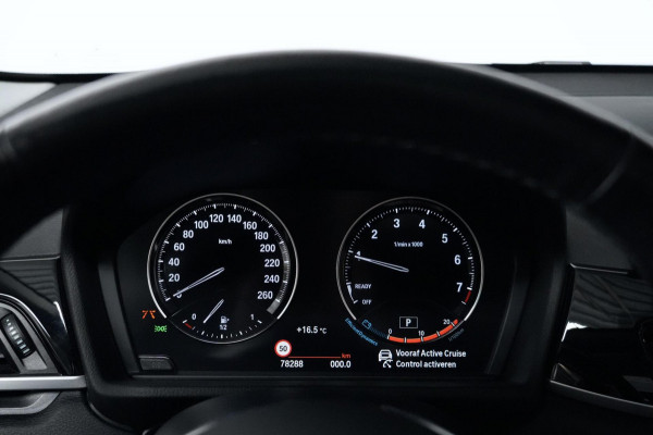 BMW X1 sDrive18i Sport Line Facelift Automaat 140 PK | Pano-dak | CarPlay | Acc | Camera | Trekhaak | HUD | Sfeer | Led | Pdc |