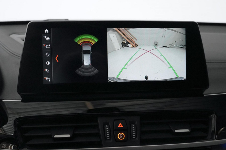 BMW X1 sDrive18i Sport Line Facelift Automaat 140 PK | Pano-dak | CarPlay | Acc | Camera | Trekhaak | HUD | Sfeer | Led | Pdc |