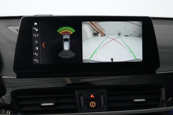 BMW X1 sDrive18i Sport Line Facelift Automaat 140 PK | Pano-dak | CarPlay | Acc | Camera | Trekhaak | HUD | Sfeer | Led | Pdc |