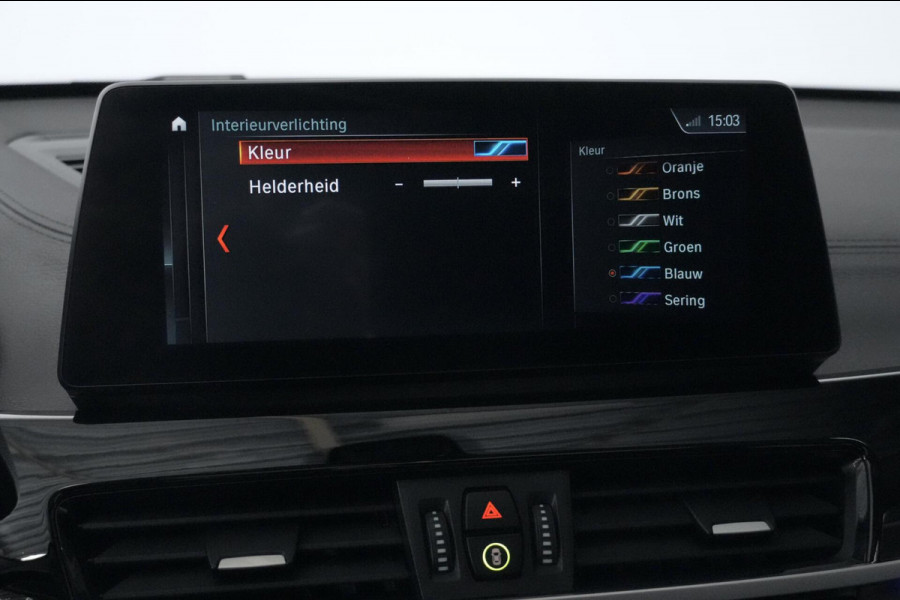 BMW X1 sDrive18i Sport Line Facelift Automaat 140 PK | Pano-dak | CarPlay | Acc | Camera | Trekhaak | HUD | Sfeer | Led | Pdc |