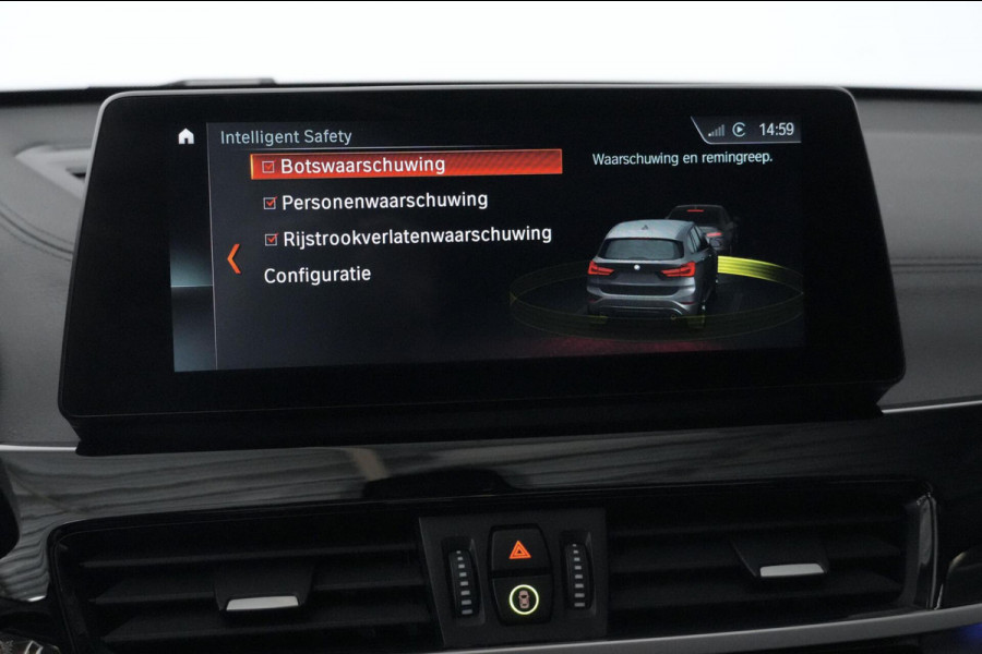 BMW X1 sDrive18i Sport Line Facelift Automaat 140 PK | Pano-dak | CarPlay | Acc | Camera | Trekhaak | HUD | Sfeer | Led | Pdc |