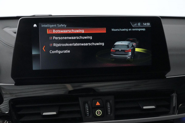 BMW X1 sDrive18i Sport Line Facelift Automaat 140 PK | Pano-dak | CarPlay | Acc | Camera | Trekhaak | HUD | Sfeer | Led | Pdc |
