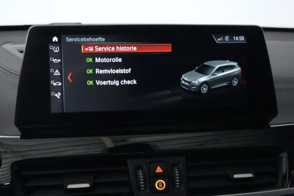 BMW X1 sDrive18i Sport Line Facelift Automaat 140 PK | Pano-dak | CarPlay | Acc | Camera | Trekhaak | HUD | Sfeer | Led | Pdc |
