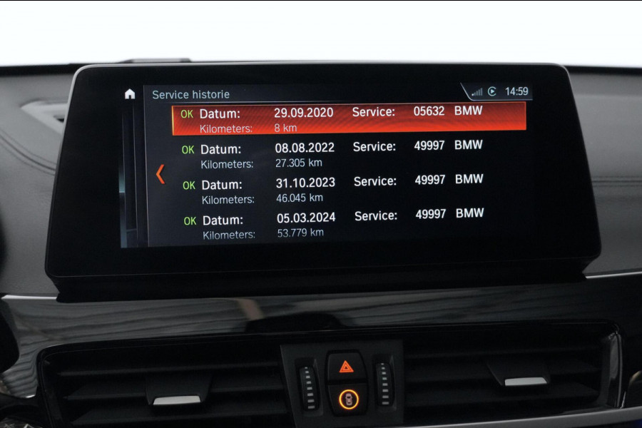 BMW X1 sDrive18i Sport Line Facelift Automaat 140 PK | Pano-dak | CarPlay | Acc | Camera | Trekhaak | HUD | Sfeer | Led | Pdc |