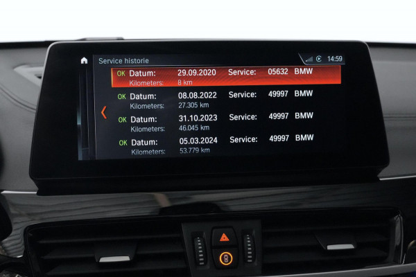 BMW X1 sDrive18i Sport Line Facelift Automaat 140 PK | Pano-dak | CarPlay | Acc | Camera | Trekhaak | HUD | Sfeer | Led | Pdc |